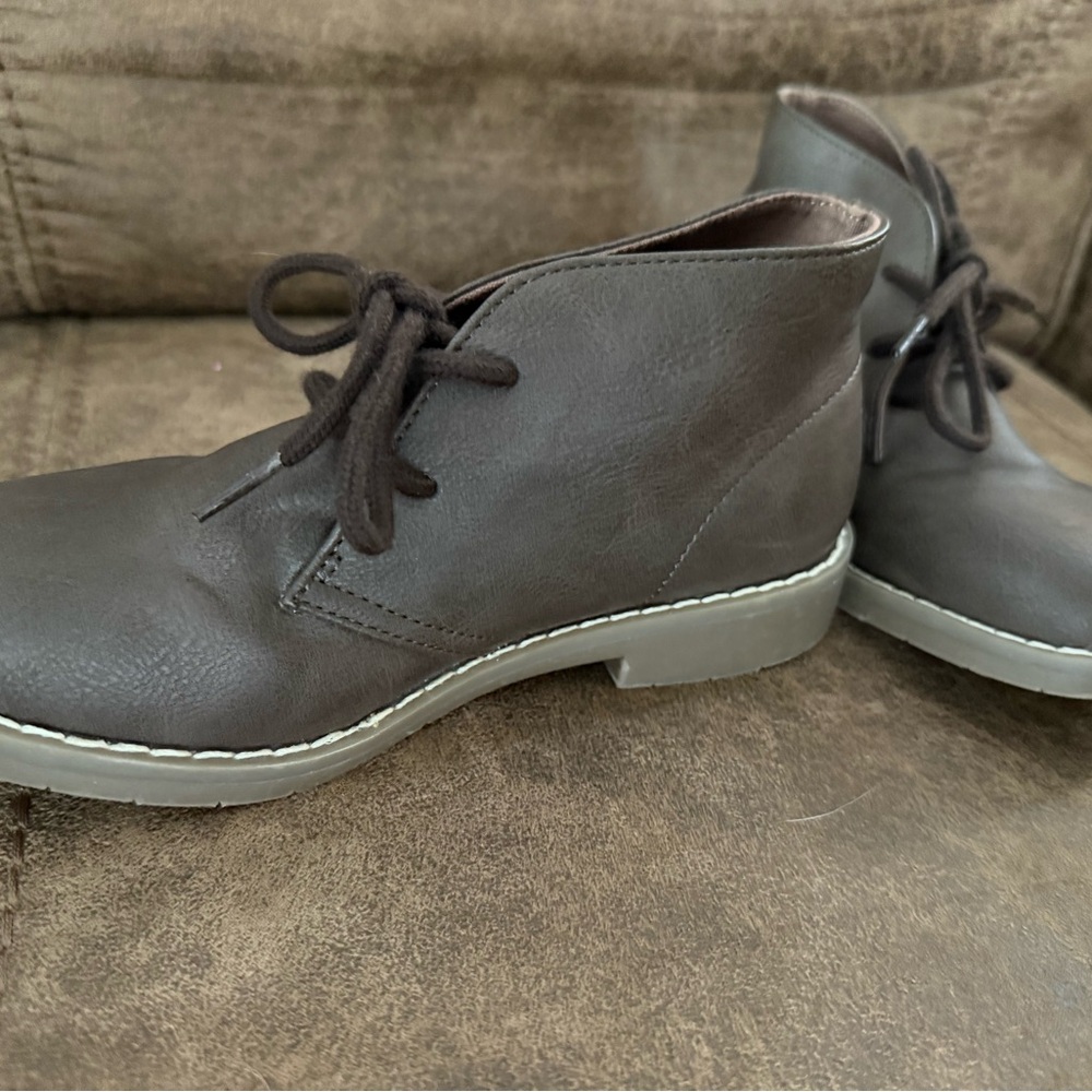 NWOT The Children’s Place Brown Shoe Boots boys’ youth 2 - Picture 3 of 7